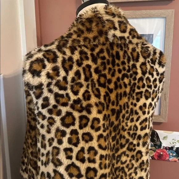 Velvet by Graham & Spencer faux fur & suede animal print pockets Medium vest - Picture 9 of 12